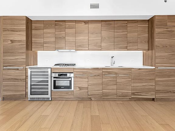 3rd image of 171 Suffolk St Penthouse 1B