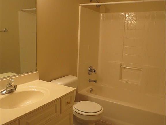 3rd image of 1284 Lake Dr