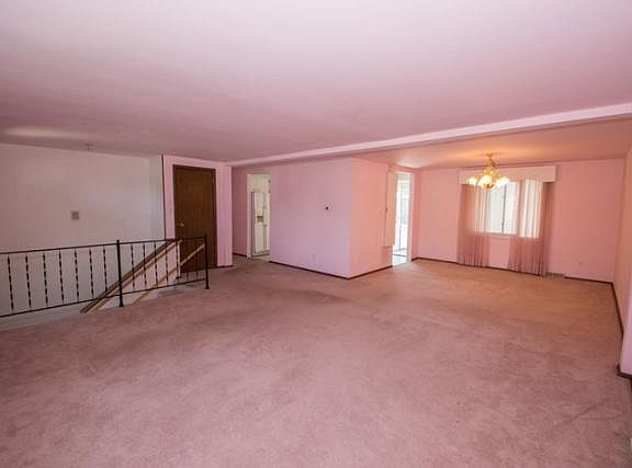 2nd image of 212 Wabash Ave