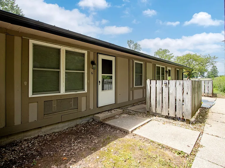 2506 S Columbus Rd — Photo 2