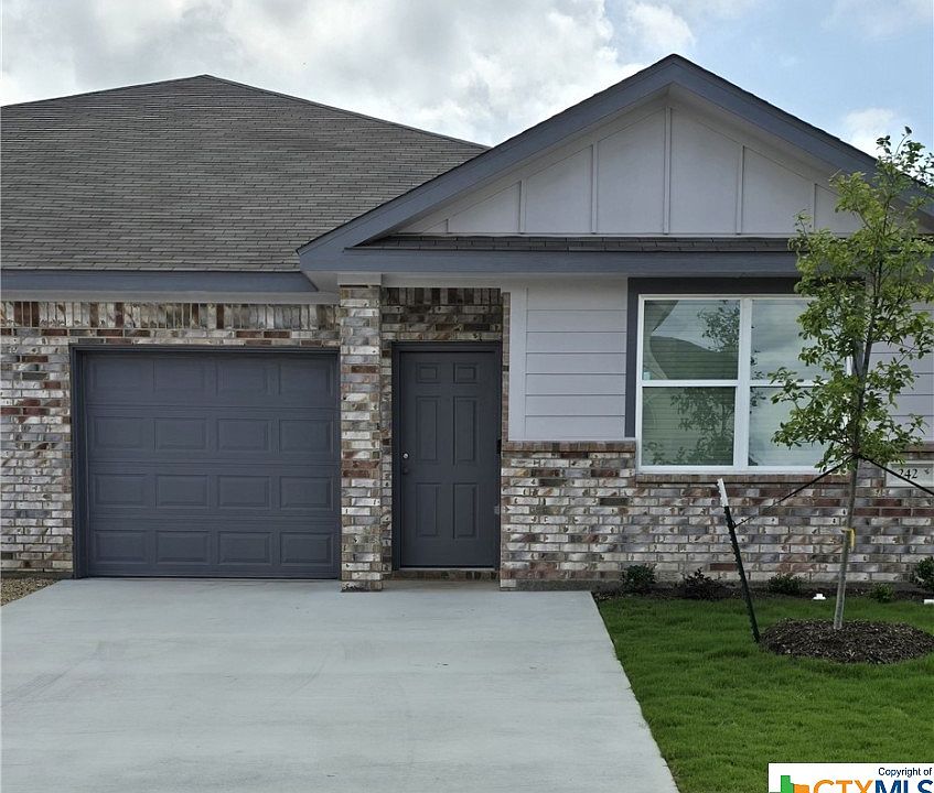1st image of 242 Green Valley Dr