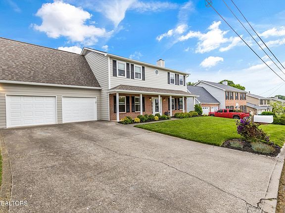 2nd image of 9221 Countryway Dr