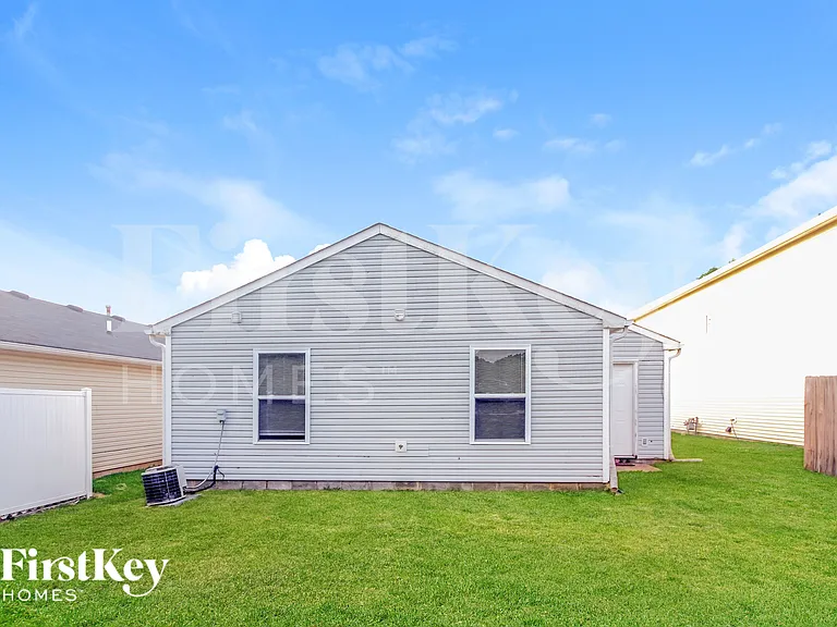 10605 Glenayr Dr — Photo 14