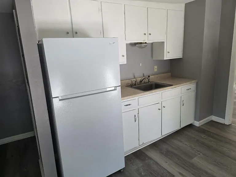96 Maple St #B — Photo 13