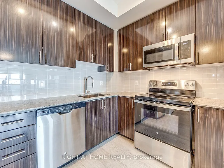 7171 Yonge St #2415 — Photo 12