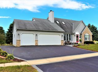 1475 Creek Side Dr, Burlington, WI 53105