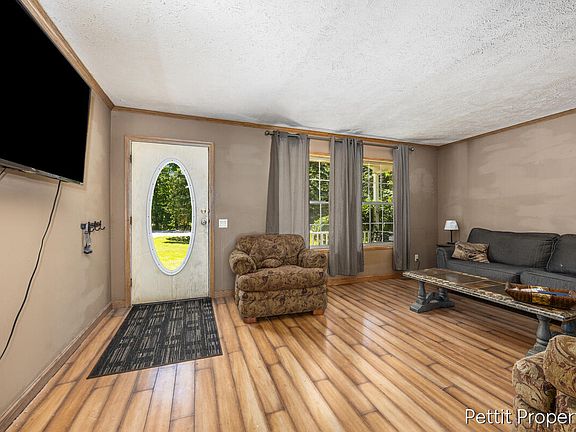 4th image of 2481 Bauer Rd