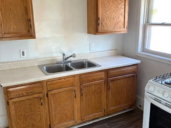408 Oak Ave APT B, Waterloo, IA 50703