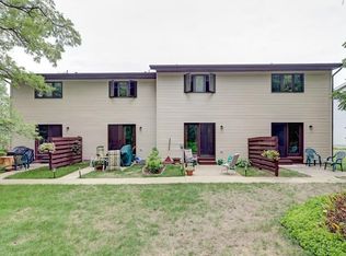 10 Sinykin Cir, Madison, WI 53714