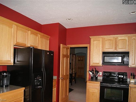 3rd image of 902 Thornwood Dr