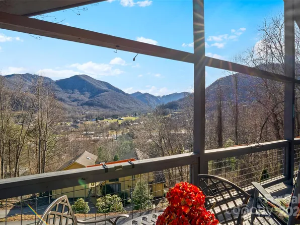 280 Silverleaf Cir, Maggie Valley, NC 28751