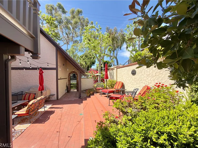 327 Aster St — Photo 13