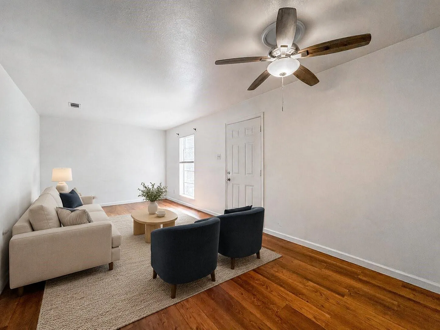 2 bed, 1.0 bath, 1560 sqft, $1,150 — Photo 3