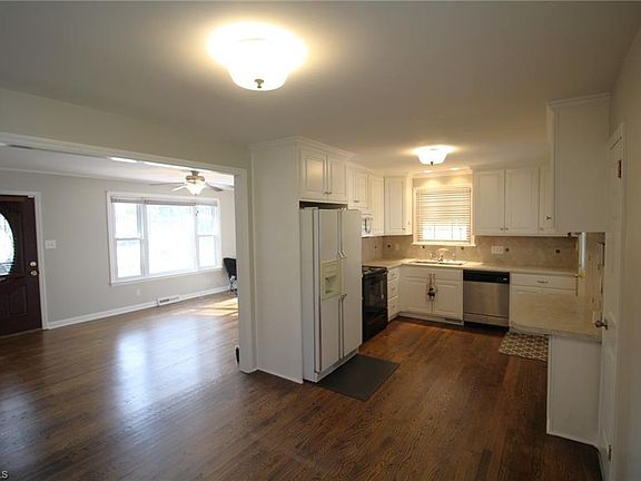 4th image of 2215 Linda Ln