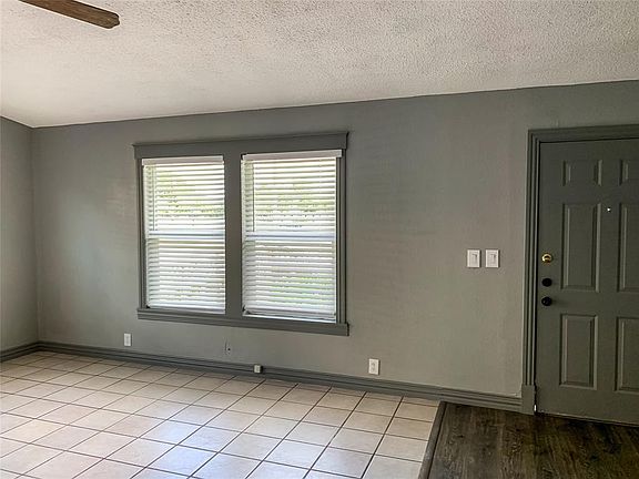 3rd image of 10 Carol Ct