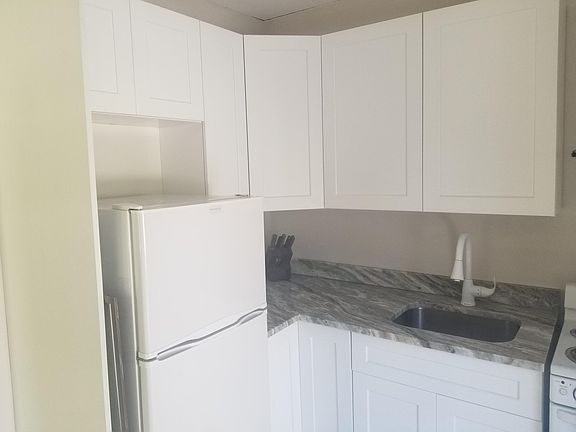 5th image of 209 S Lake Dr APT 5