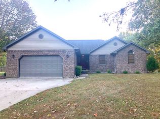 8779 N Richmond Dr, Effingham, IL 62401
