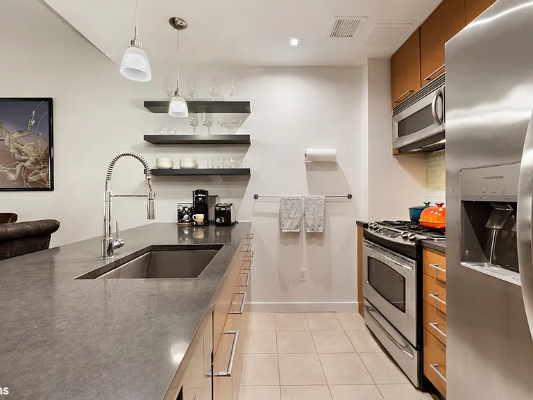 330 E 109th St #3C — Photo 4