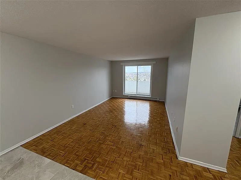 Regent Court Apartments — Photo 3