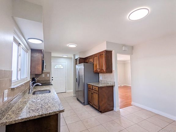 2nd image of 8507 Darlene St