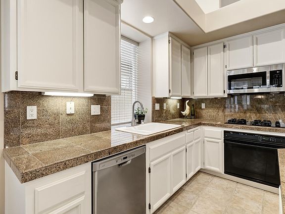 5th image of 1484 Willow Bend Rd