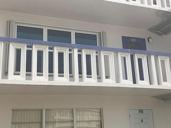 3rd image of 204 Greenbrier A