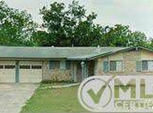 221 E Langley Blvd, Universal City, TX 78148