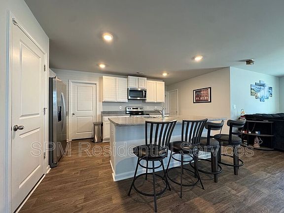 5th image of 398 Folkstone Rd
