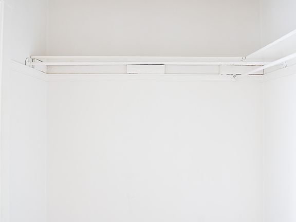 4th image of 2711 N Milwaukee Ave