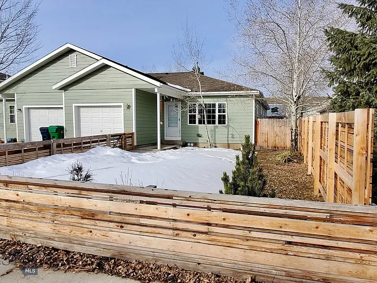421 N Hunters Way — Photo 1