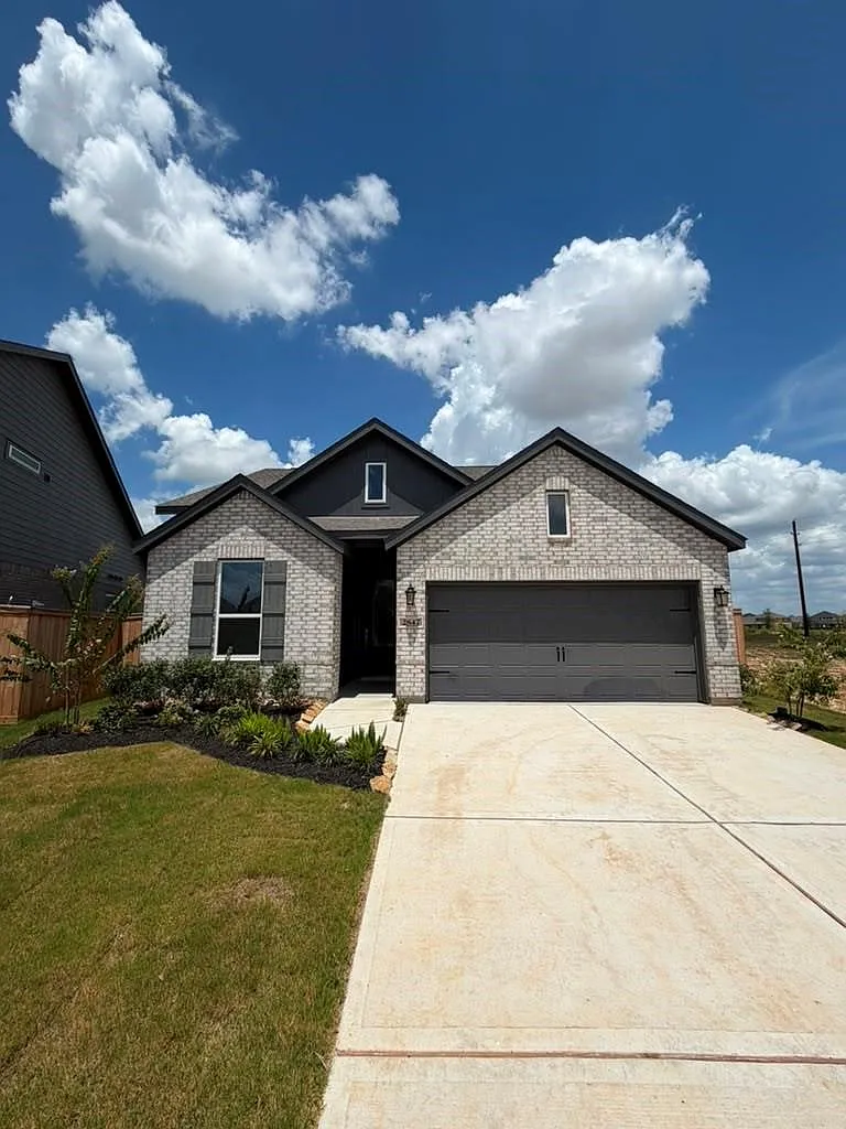 3 bed, 2.0 bath, $2,500 — Photo 2