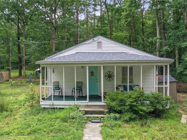 59 Orange Dr, Hague, VA 22469