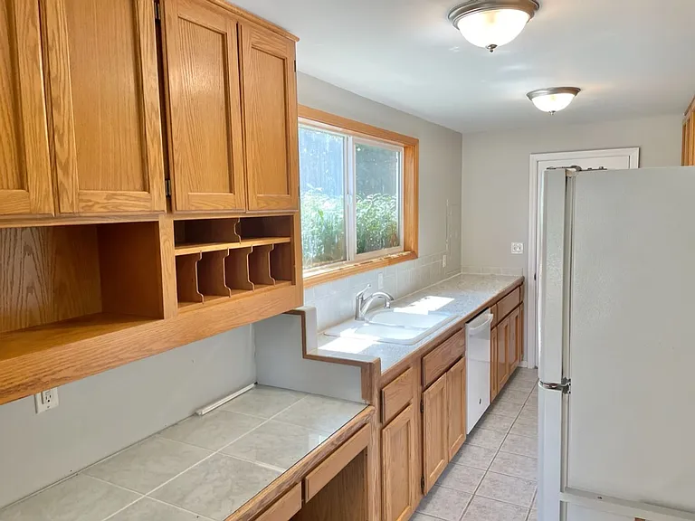 11721 Roosevelt Way NE — Photo 8