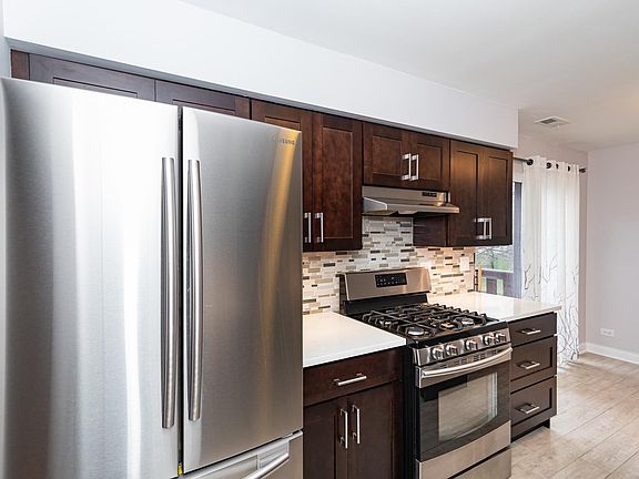 5th image of 858 Stradford Cir #D2