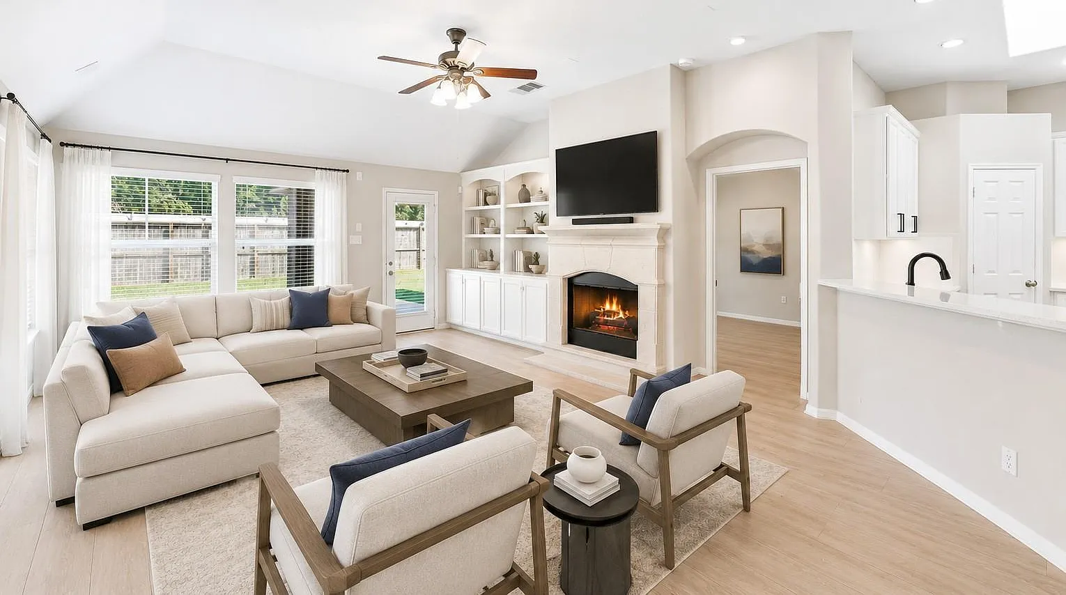 3 bed, 2.0 bath, 1899 sqft, $2,700 — Photo 1