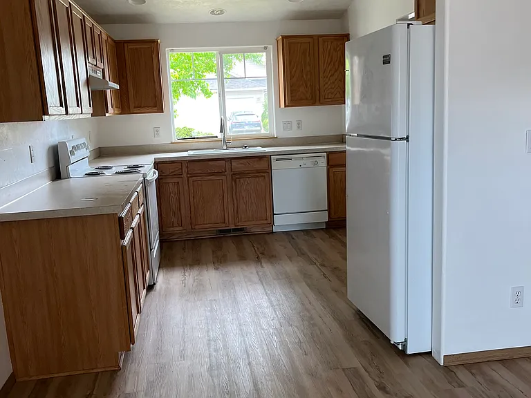 3121 Macy Ct NE — Photo 1