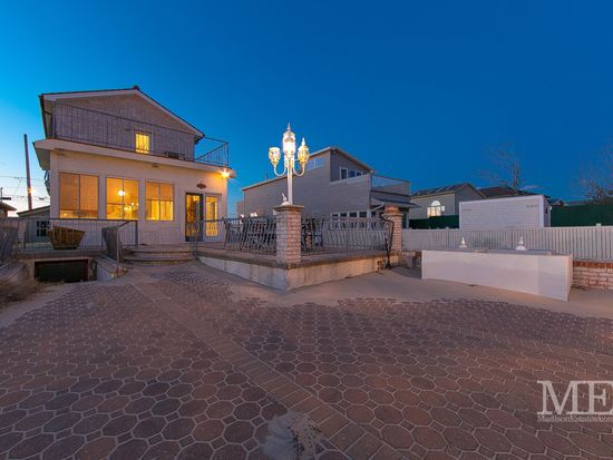 27 Bayside Breezy Point Ny 11697 Zillow