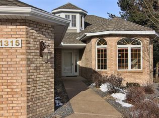 1315 Silverthorn Dr, Shoreview, MN 55126