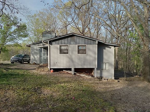 3rd image of 1057 Mundell Rd