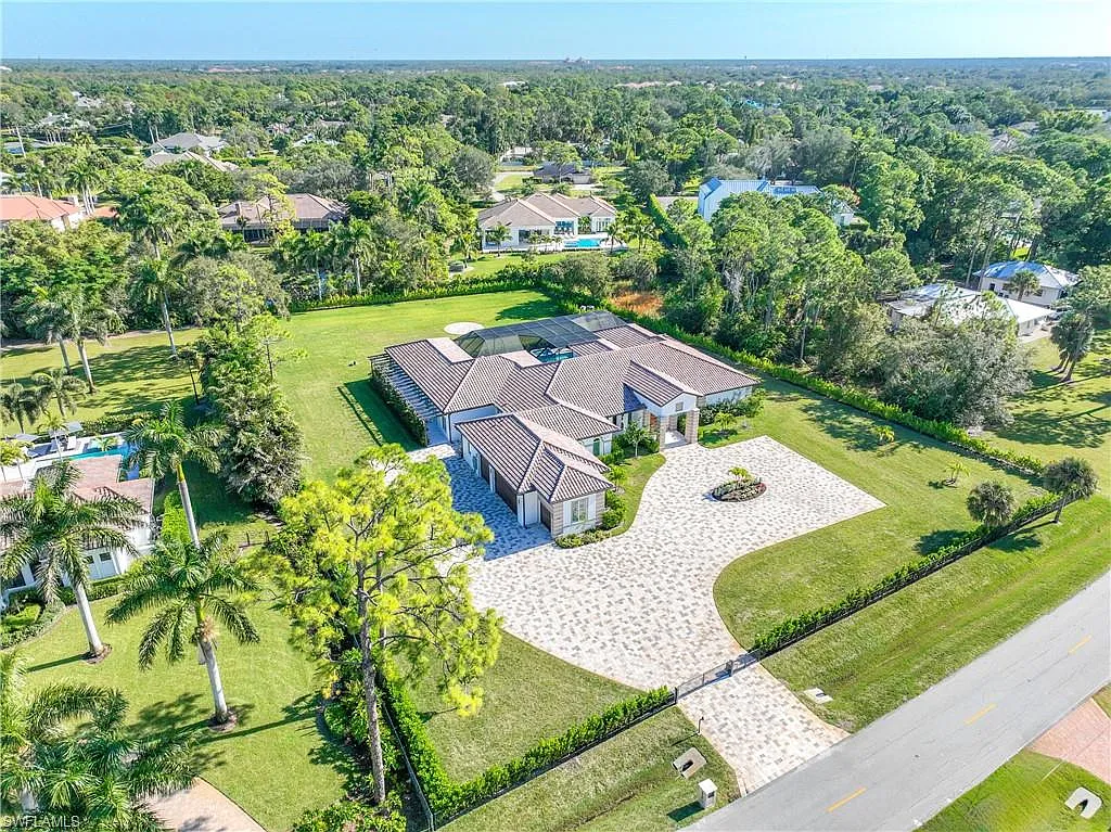 4 bed, 4.5 bath, 5641 sqft, $100,000 — Photo 4