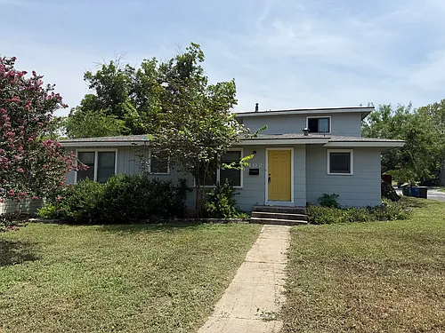 402 Blakeley Dr Photo 1