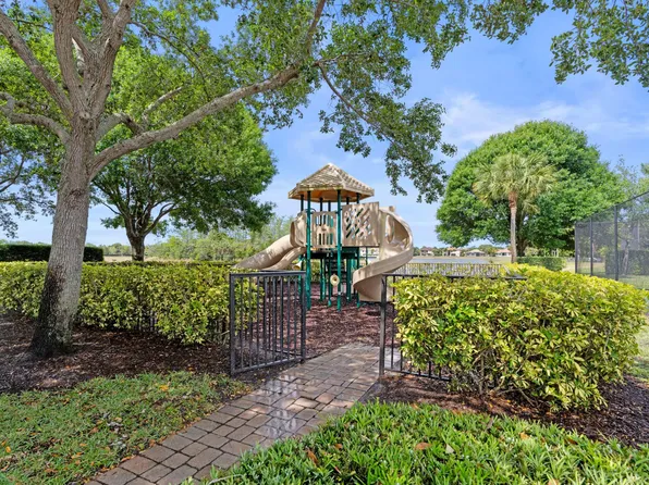 725 Edgebrook Lane, West Palm Beach, FL 33411