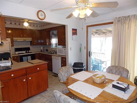 5th image of 398 E Paige Ave