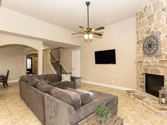 4th image of 381 Sandy Creek Dr