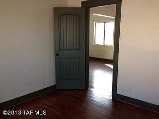 Charming Older Home A/C 3 Bed 2 Bath Wood Floors, Huge Back Yard — Photo 2