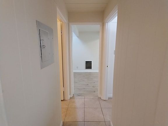 5th image of 1431 Cedar Ave APT 4