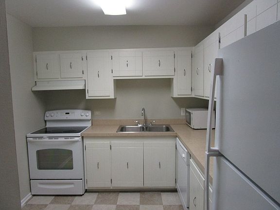 5th image of 700 Perrie Dr APT 410
