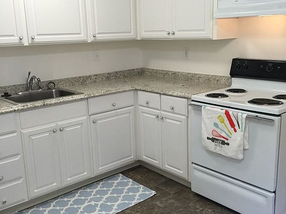 3rd image of 3725 Miramar Way APT 6