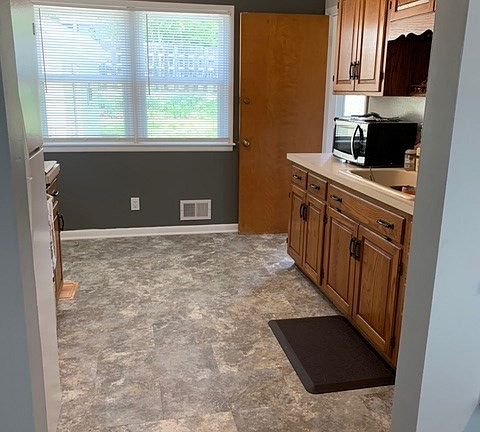 4th image of 3 Carlton Dr