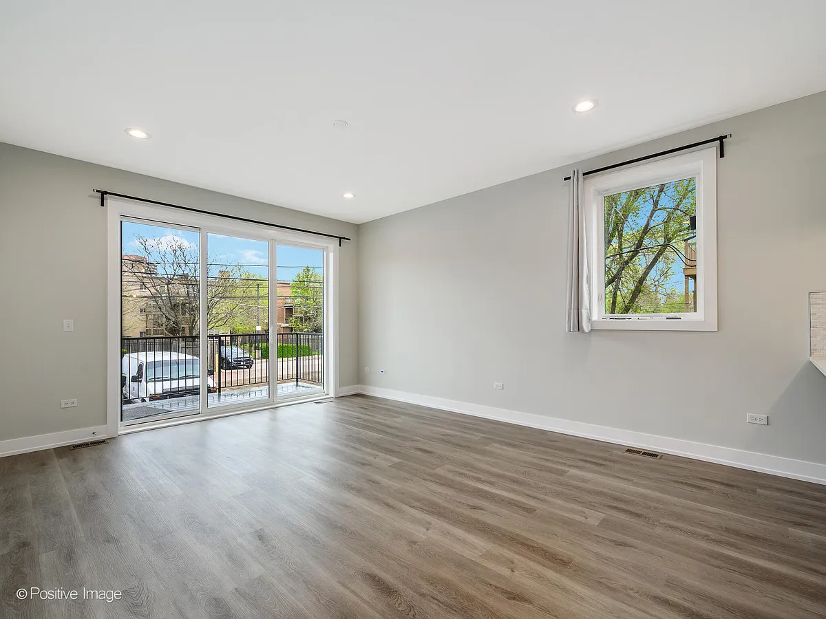 Building Photo - 3948 S Indiana Ave #1R